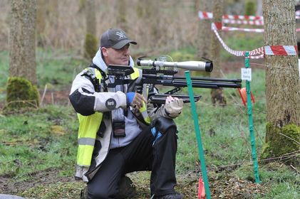 sonic kneeling sonic kneeling